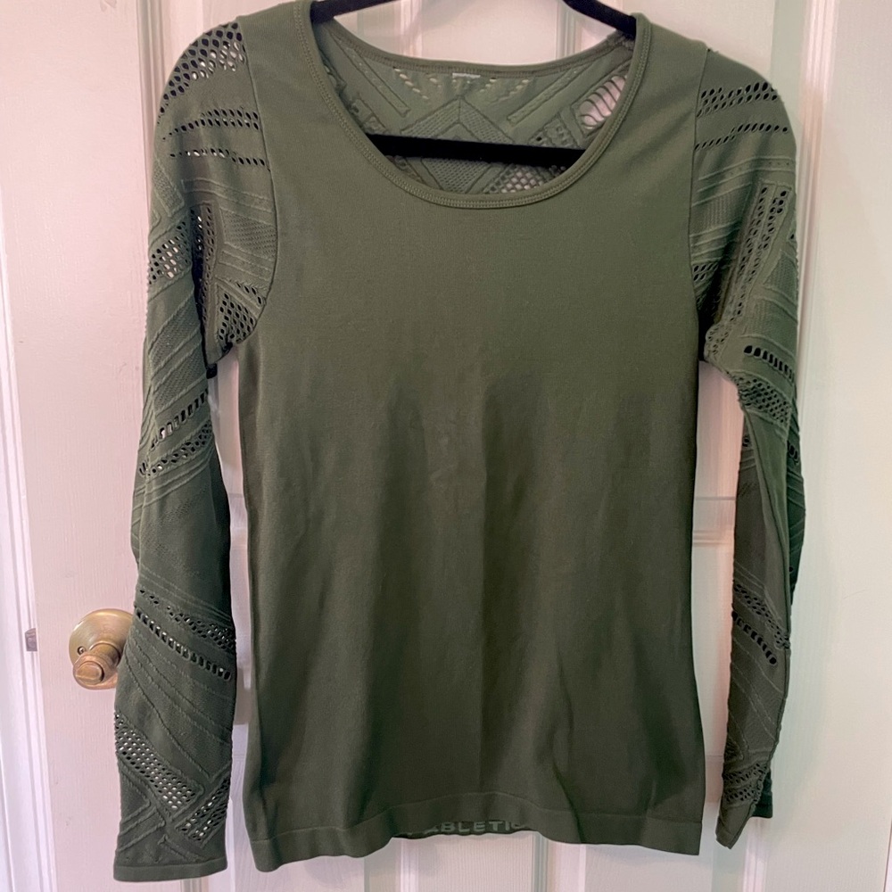 Fabletics size L green cutout workout long sleeve top, very stretchy, never worn